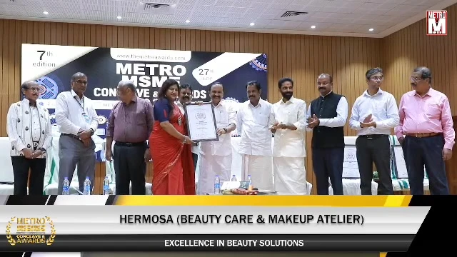 Renuka Rakesh receiving the Metro MSME Award for Excellence in Beauty Solutions